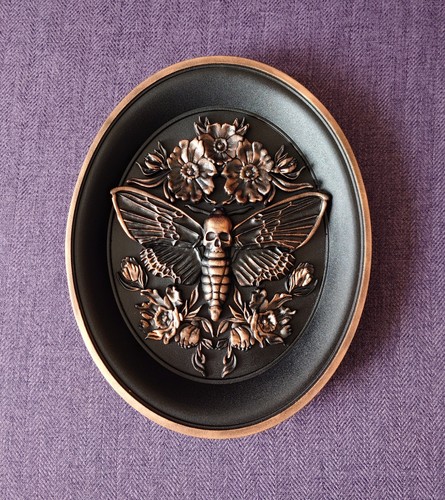 Rosamoth death head hawk moth - head,