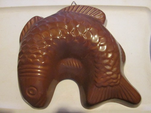 Old brown fish mold vintage - brown,