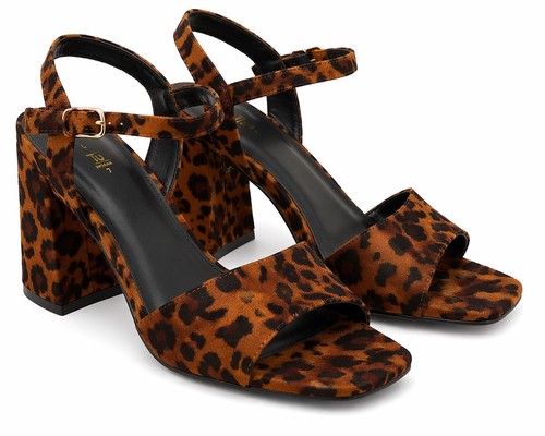 Woman leopard print - leopard,