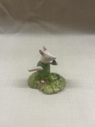 Royal doulton piglet picking - royal,