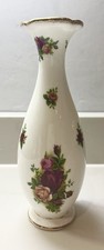 Royal Albert Old Country Roses bud vase 1962 Excellent condition. 19cm.