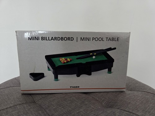Mini pool table - table, excellent