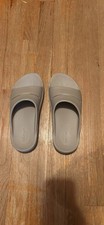 womens oofos slides size 8