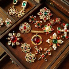 Vintage Palace Antique Color