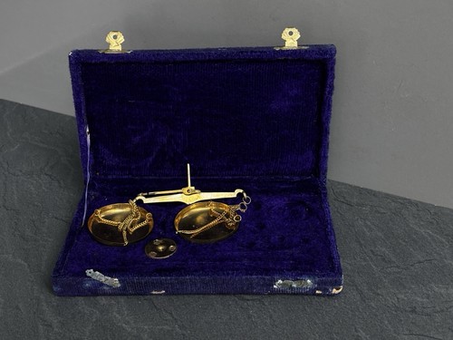 Vintage brass apothecary scale - brass,
