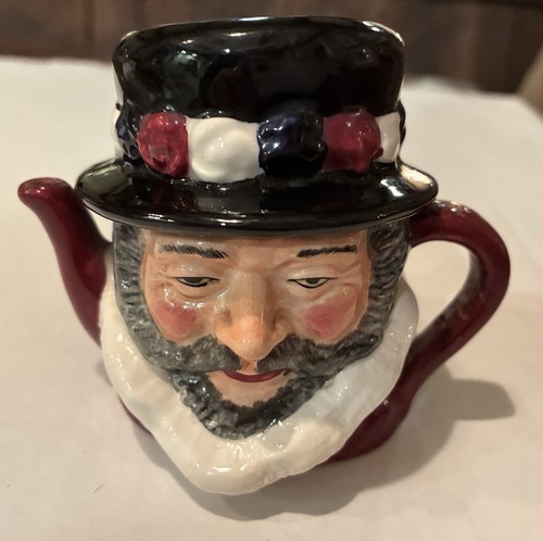 Vtg miniature beefeater tea - vtg,