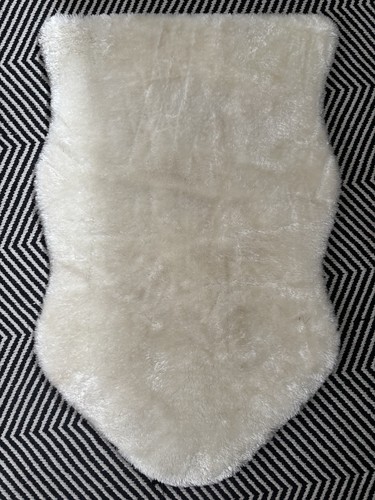 Ikea tejn faux - rug, /
