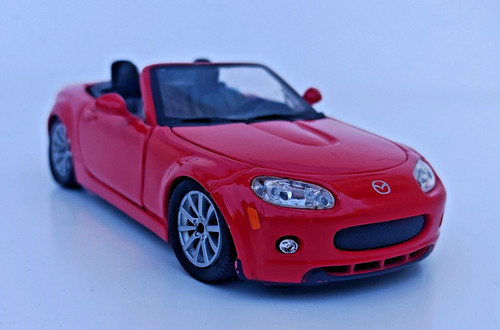 Burago mazda 1 24 - 1:24, |