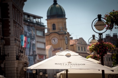 Moët chandon champagne - &,