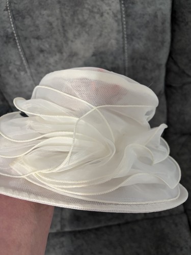 Brand new ladies hat - brand,