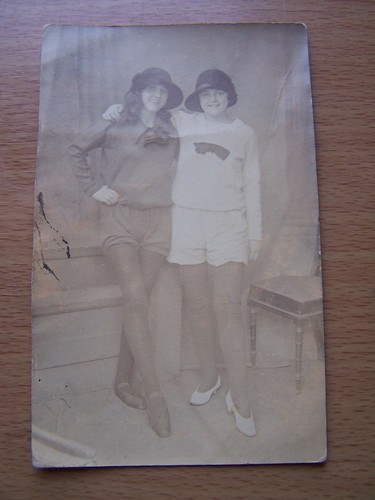 Two girls 1920 dress - 1920's,