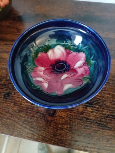 Moorcroft anemone footed - 4",