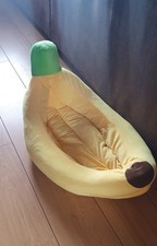 REDUCED! DOGS BANANA SHAPED COTTON BED SMALL/MEDIUM 24 X 17"