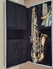 BUESCHER ARISTOCRAT 200 ALT / ALTO / SAXOPHONE- USA/ Case & Extras