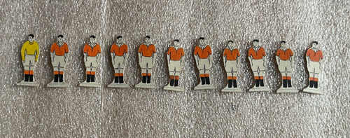Subbuteo press out style - out,