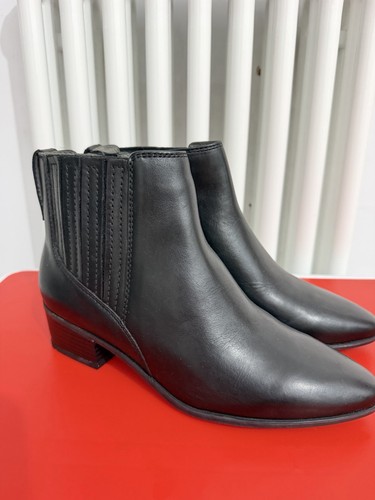 Black boots with - zip, 4