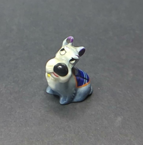 Wade figurine disney hat - wade,