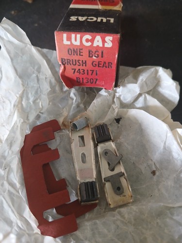 Lucas wiper motor brushes - motor,