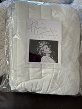 STUNNING BRAND NEW KYLIE