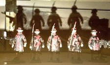 Squad Of 5 Britains HC Lead