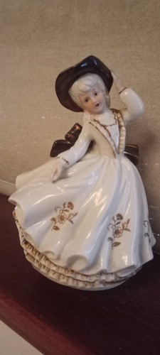 Vintage porcelain music - porcelain, box