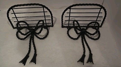 Vintage black metal bow - metal,