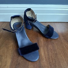 Bared dark navy blue spoonbill - bared,