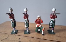 Britains Toy Soldiers - Queen's Own Cameron Highlanders x4