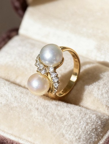585 modern ring with cultured
