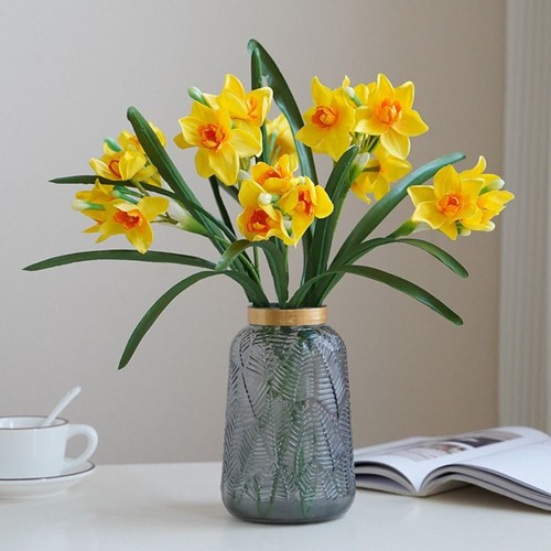 Real touch fake daffodil - fake,