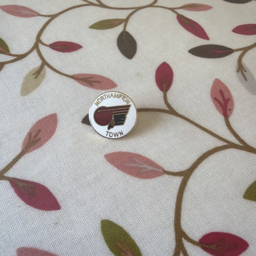 Northampton town pin - fc, badge
