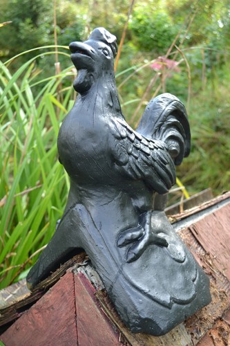 Cockerel hen roof finial - or,