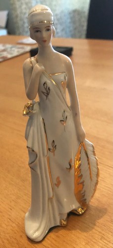 Flapper girl figurine 1920 - girl,