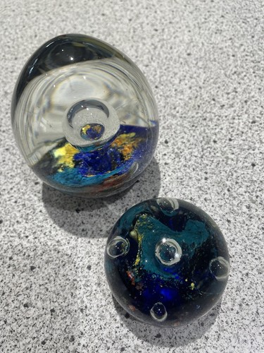 Glass paper weights - 2x,
