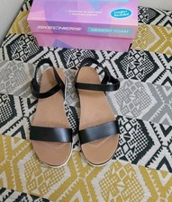 EUC Black Skechers Moon