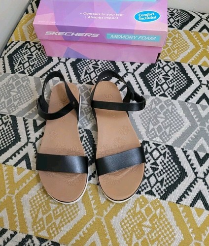 Euc black skechers moon - skechers,