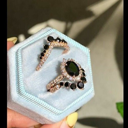 Black diamond oval ring - ct,