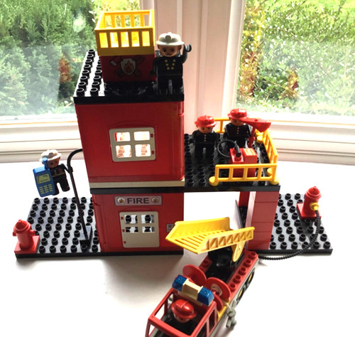 Duplo fire station - ,fire, engine