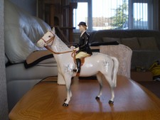 BESWICK HUNTSWOMAN ON GREY