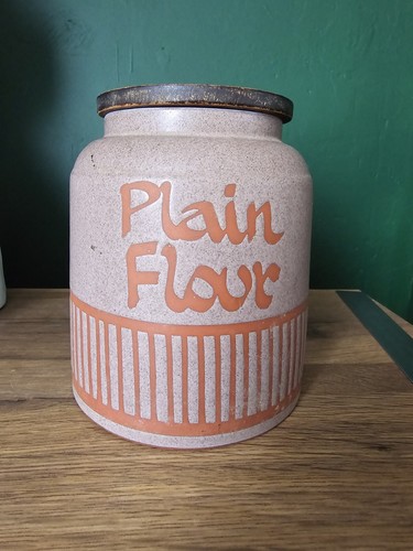 Vintage well house pottery - well,