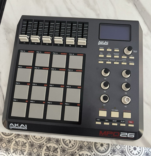 Akai mpd26 usb midi pad - mpd26,