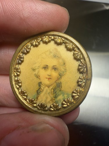 Antique brass picture button - brass,