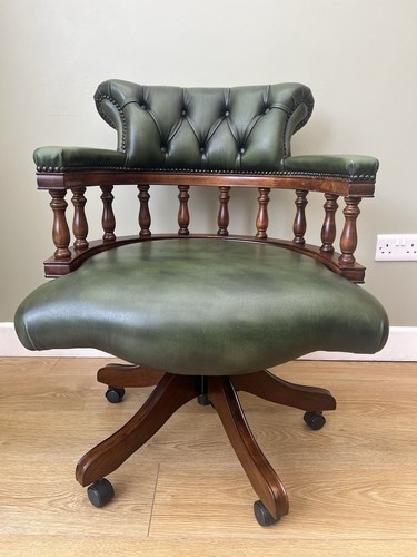 Antique/Chesterfield~Style