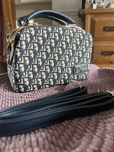 Handbag - d,