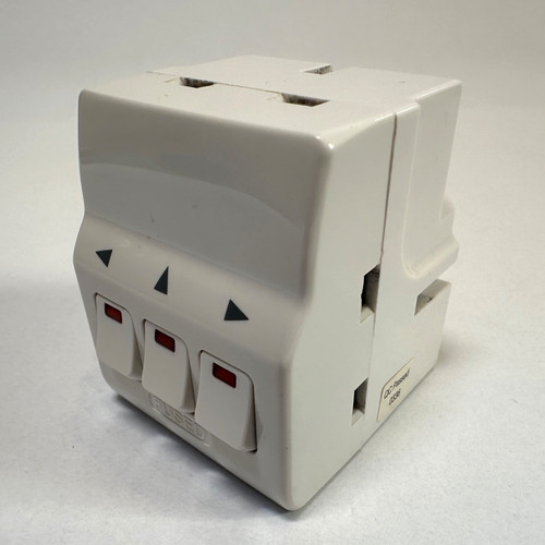 Masterplug way switched - way,