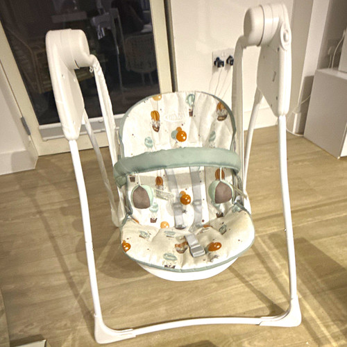 Graco baby swing - swing, on