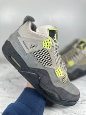 Size 10 - Jordan 4 Retro SE