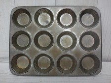 Vintage Bun / Cake Baking Tin 12 Hole