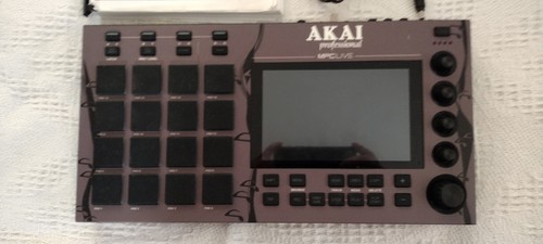 Akai professional mpc live - akai,