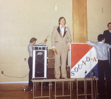 1970s Man Speaking on Stage at Wedding Peavey Subwoofer Speaker Orig Photo P3n29